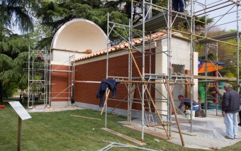 Arch and Art, l’opera collettiva e i materiali della tradizione: mattone e pietra